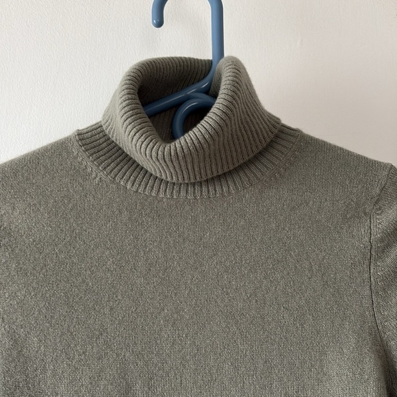 NAADAM Classic Cashmere Turtleneck Sweater XXS - Picture 3 of 10